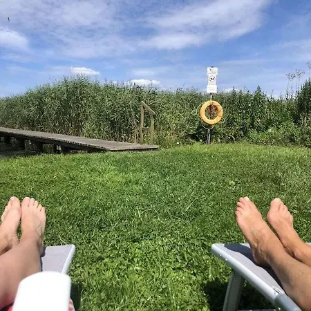 아파트 House On The Lagoon